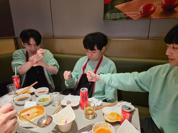 DK三人组聚餐：由衷感谢安排周全的Riot/LCK/LPL以及中国安保人员