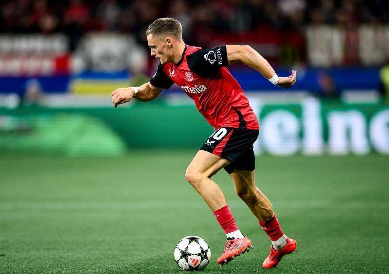 利物浦1-4埃因霍温暴击全记录：范戴克排球点球+科纳特航母转身，斯洛特赛后颤抖道歉